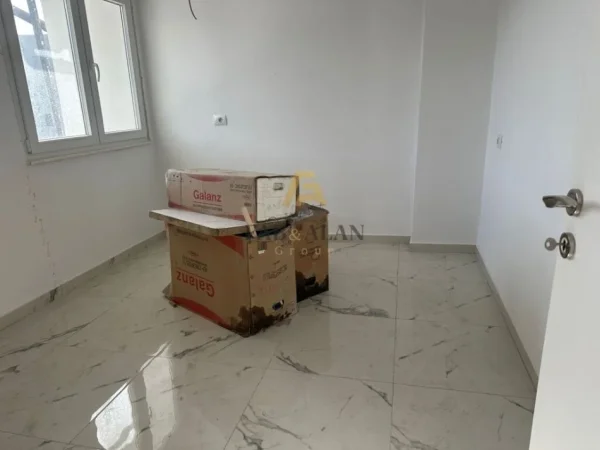 Golem, shitet apartament 2+1 Kati 6, 95.000 € (Golem)