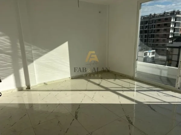 Golem, shitet apartament 2+1 Kati 6, 95.000 € (Golem)