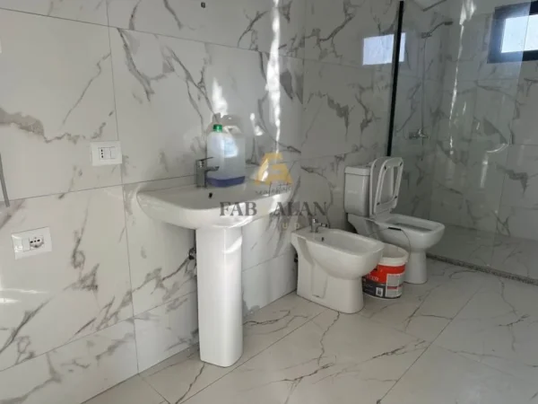 Golem, shitet apartament 2+1 Kati 6, 95.000 € (Golem)