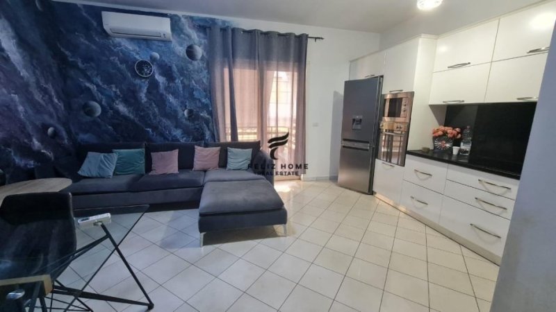 Tirane, jepet me qera apartament 2+1+Ballkon Kati 3, 100 m² 700 € (KOPSHTI ZOOLOGJIK)