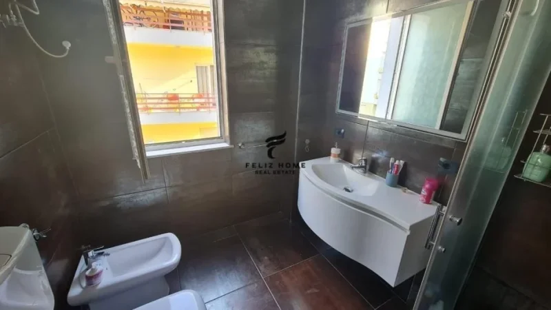 Tirane, jepet me qera apartament 2+1+Ballkon Kati 3, 100 m² 700 € (KOPSHTI ZOOLOGJIK)