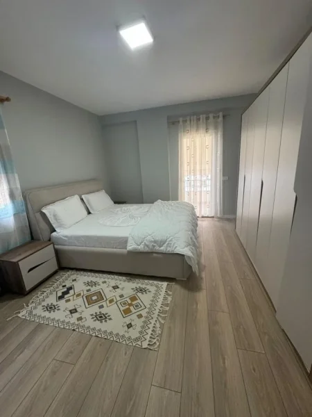 Tirane, jepet me qera apartament 2+1+Aneks+Ballkon Kati 4, 100 m² 500 € (Rruga e Thesarit)