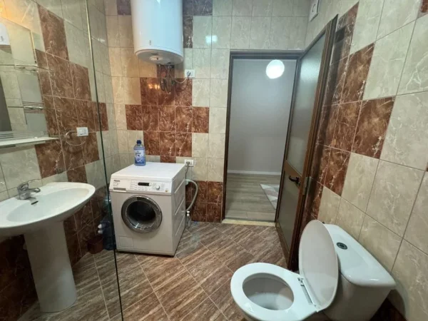 Tirane, jepet me qera apartament 2+1+Aneks+Ballkon Kati 4, 100 m² 500 € (Rruga e Thesarit)