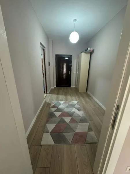 Tirane, jepet me qera apartament 2+1+Aneks+Ballkon Kati 4, 100 m² 500 € (Rruga e Thesarit)