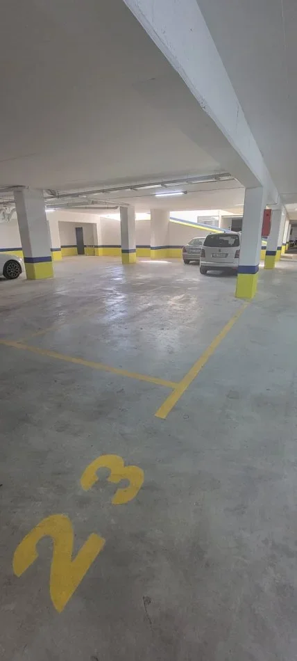 Tirane, jepet me qera apartament 2+1+2+Ballkon Kati 1, 92 m² 700 € (Rruga Albanopoli)