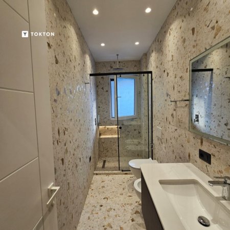 Tirane, jepet me qera 1+1 Kati 8, 80 m² 750 € (Porcelan) TT1721