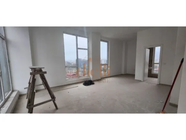 Tirane, jepet me qera ambjent biznesi Kati 6, 140 m² 1.000 € (tek Ish Stacioni Trenit)