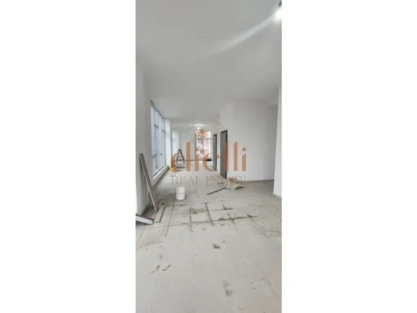 Tirane, jepet me qera ambjent biznesi Kati 6, 140 m² 1.000 € (tek Ish Stacioni Trenit)