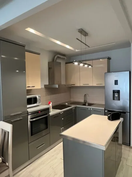 Tirane, jap me qera apartament 2+1+Ballkon Kati 7, 110 m² 500 € 