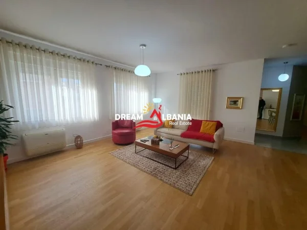Tirane, jepet me qera apartament 3+1+Ballkon Kati 2, 265 m² 1.600 € (Rezidenca Touch of the Sun)