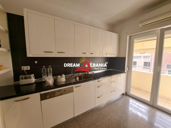 Tirane, jepet me qera apartament 3+1+Ballkon Kati 2, 265 m² 1.600 € (Rezidenca Touch of the Sun)