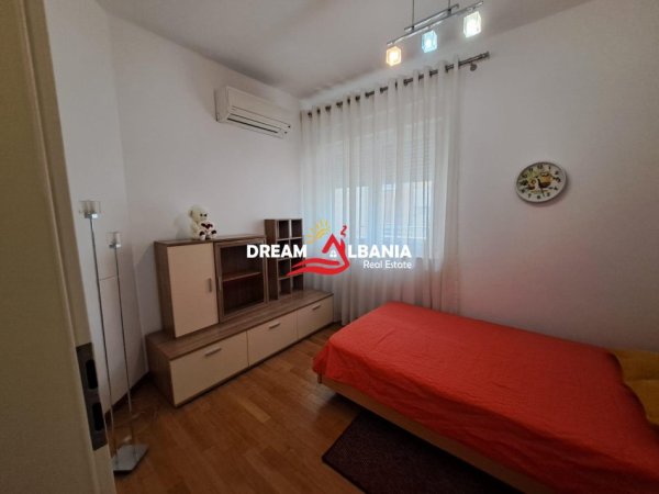 Tirane, jepet me qera apartament 3+1+Ballkon Kati 2, 265 m² 1.600 € (Rezidenca Touch of the Sun)
