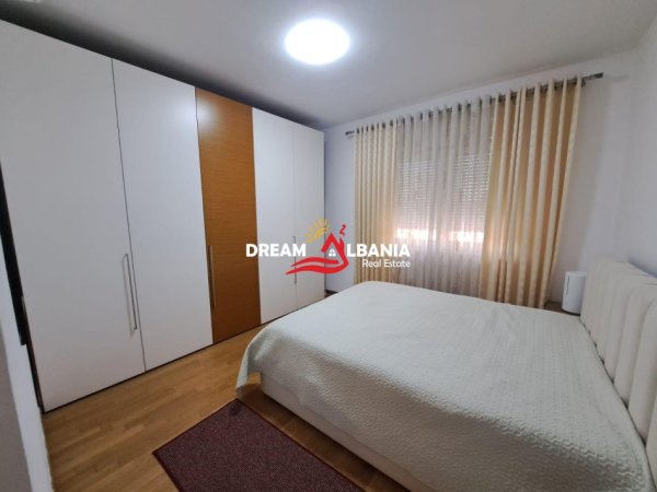 Tirane, jepet me qera apartament 3+1+Ballkon Kati 2, 265 m² 1.600 € (Rezidenca Touch of the Sun)