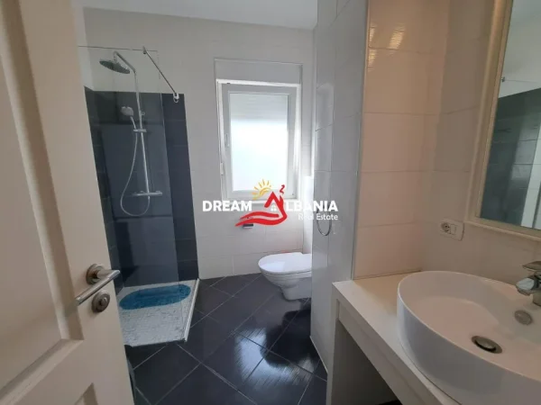Tirane, jepet me qera apartament 3+1+Ballkon Kati 2, 265 m² 1.600 € (Rezidenca Touch of the Sun)