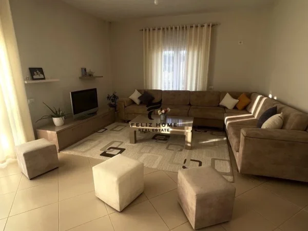 Tirane, jepet me qera Vile 3+1 Kati 2, 360 m² 2.500 € (TEG)