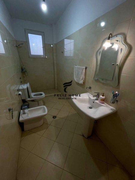 Tirane, jepet me qera Vile 3+1 Kati 2, 360 m² 2.500 € (TEG)