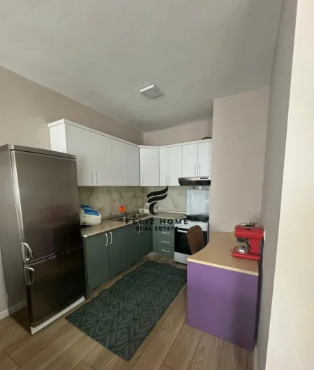 Tirane, jepet me qera apartament 2+1 Kati 4, 100 m² 500 € (FRESK)