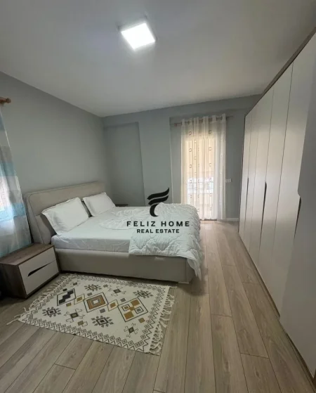 Tirane, jepet me qera apartament 2+1 Kati 4, 100 m² 500 € (FRESK)