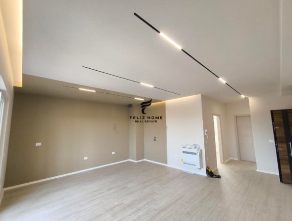 Tirane, jepet me qera zyre Kati 7, 100 m² 550 € (ASTIR)