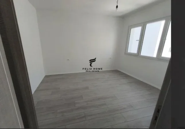 Tirane, jepet me qera zyre Kati 7, 100 m² 550 € (ASTIR)