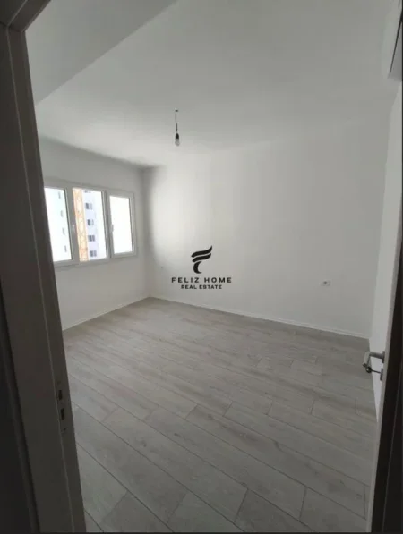 Tirane, jepet me qera zyre Kati 7, 100 m² 550 € (ASTIR)