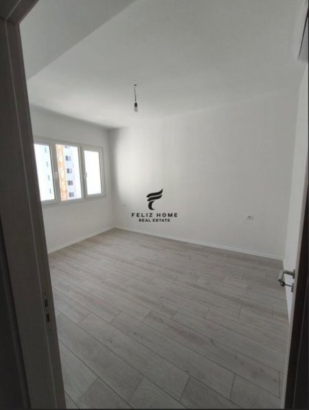 Tirane, jepet me qera zyre Kati 7, 100 m² 550 € (ASTIR)