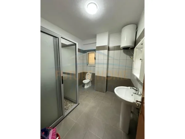 Tirane, shitet apartament 2+1 Kati 2, 114 m² 142.000 € (UNAZA E RE YZBERISHT)