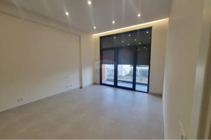 Tirane, jepet me qera , (laprake)