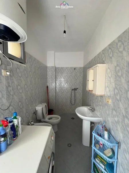 Tirane, shes apartament 1+1 Kati 4, 74 m² 90.000 € (fresku)