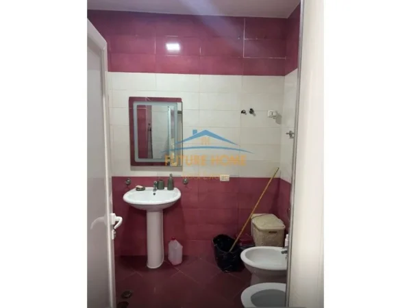 Tirane, jepet me qera apartament 3+1 Kati 2, 105 m² 800 € (KOPSHTI ZOOLOGJIK)