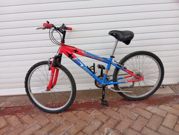 Tirane, shes biciklete per djem blu e hapur 120 €