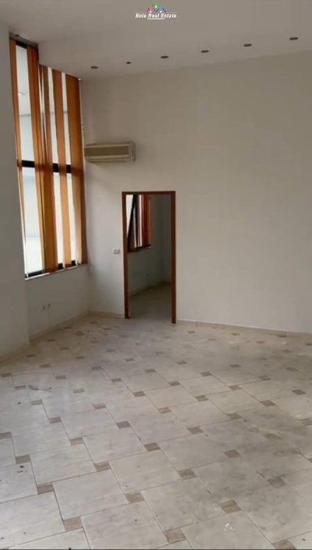 Tirane, jepet me qera zyre Kati 2, 230 m² 1.900 € (brryli)