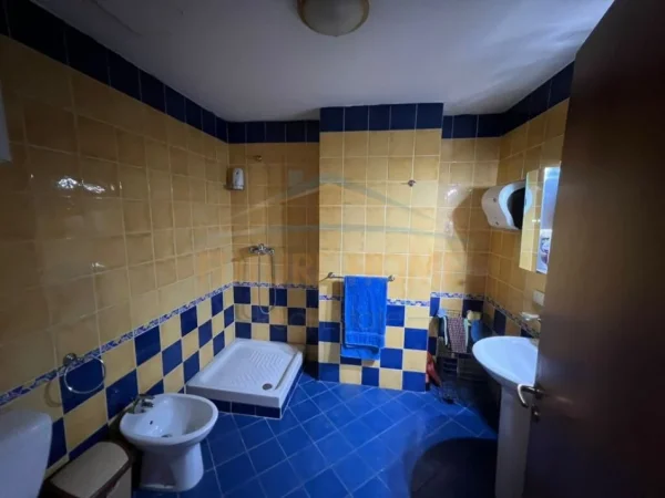 Tirane, shitet apartament 3+1+Ballkon Kati 3, 121 m² 320.000 € (QENDER)