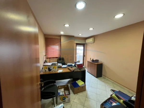 Tirane, shitet apartament 3+1+Ballkon Kati 3, 121 m² 320.000 € (QENDER)