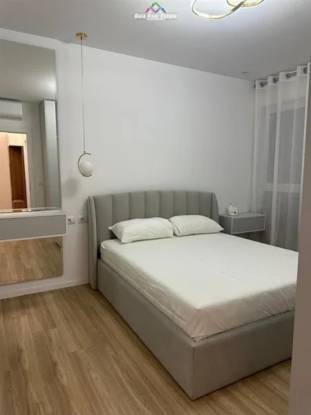 Tirane, jepet me qera apartament 2+1 Kati 2, 101 m² 800 € (stacioni i trenit)