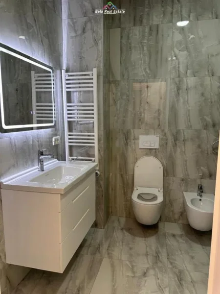 Tirane, jepet me qera apartament 2+1 Kati 2, 101 m² 800 € (stacioni i trenit)