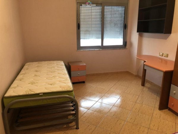 Tirane, jepet me qera apartament 2+1 Kati 2, 100 m² 500 € (fresk)