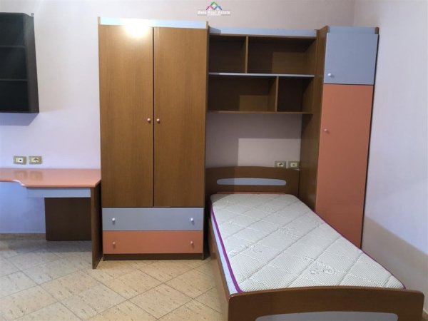 Tirane, jepet me qera apartament 2+1 Kati 2, 100 m² 500 € (fresk)