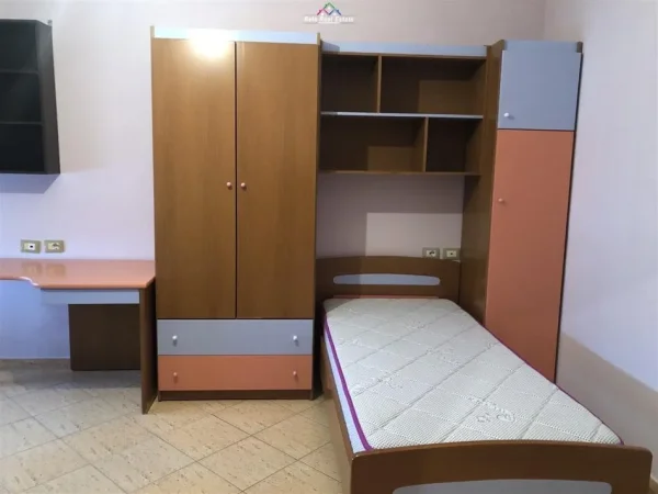 Tirane, jepet me qera apartament 2+1 Kati 2, 100 m² 500 € (fresk)
