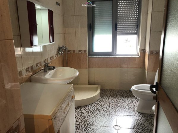Tirane, jepet me qera apartament 2+1 Kati 2, 100 m² 500 € (fresk)