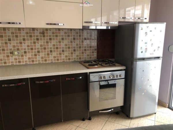 Tirane, jepet me qera apartament 2+1 Kati 2, 100 m² 500 € (fresk)