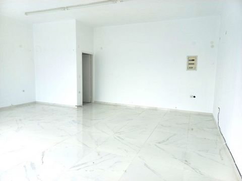 Tirane, jepet me qera dyqan Kati 0, 55 m² 800 € (komuna e parisit)