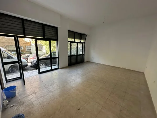 Tirane, shitet ambjent biznesi Kati 0, 39 m² 90.000 € (Mozaiku)
