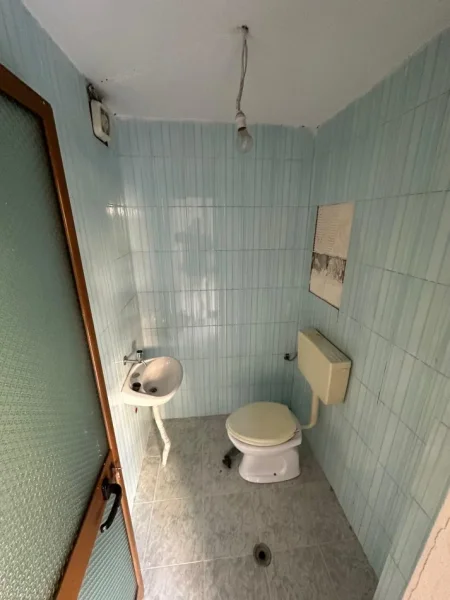 Tirane, shitet ambjent biznesi Kati 0, 39 m² 90.000 € (Mozaiku)