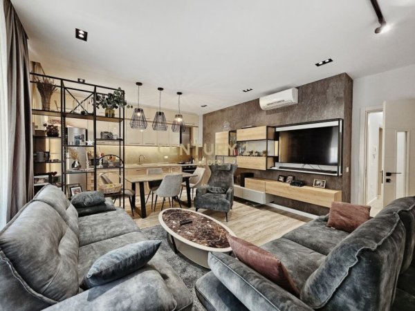 Tirane, jap me qera apartament 2+1+2+ 2POSTE PARKIMI , 128 m² 1.300 € (Liqeni i Thatë)