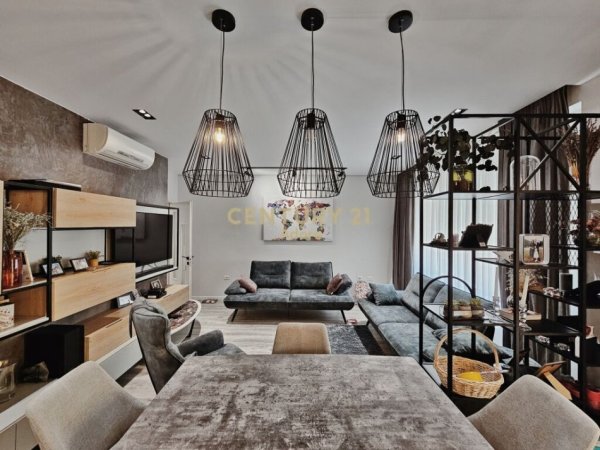 Tirane, jap me qera apartament 2+1+2+ 2POSTE PARKIMI , 128 m² 1.300 € (Liqeni i Thatë)