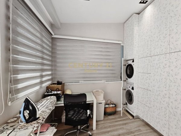 Tirane, jap me qera apartament 2+1+2+ 2POSTE PARKIMI , 128 m² 1.300 € (Liqeni i Thatë)