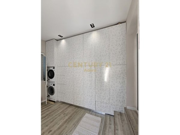 Tirane, jap me qera apartament 2+1+2+ 2POSTE PARKIMI , 128 m² 1.300 € (Liqeni i Thatë)