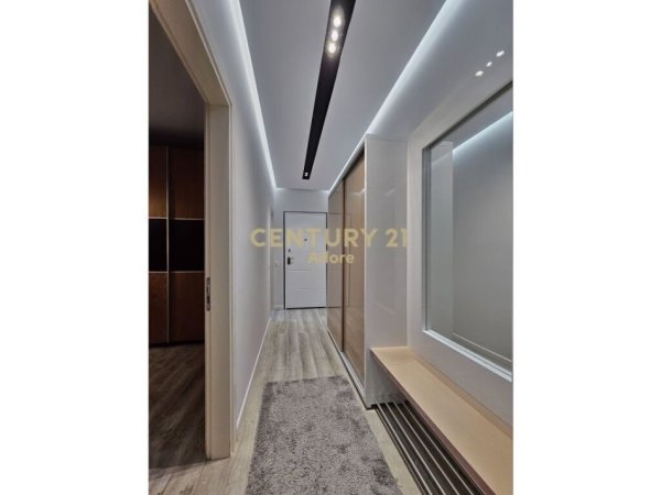 Tirane, jap me qera apartament 2+1+2+ 2POSTE PARKIMI , 128 m² 1.300 € (Liqeni i Thatë)