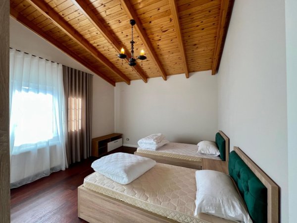 Tirane, jepet me qera apartament 2+1+Ballkon Kati 4, 100 m² 800 € (Selite Universiteti Marin Barleti)